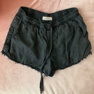 Bella Dahl: Linen Shorts